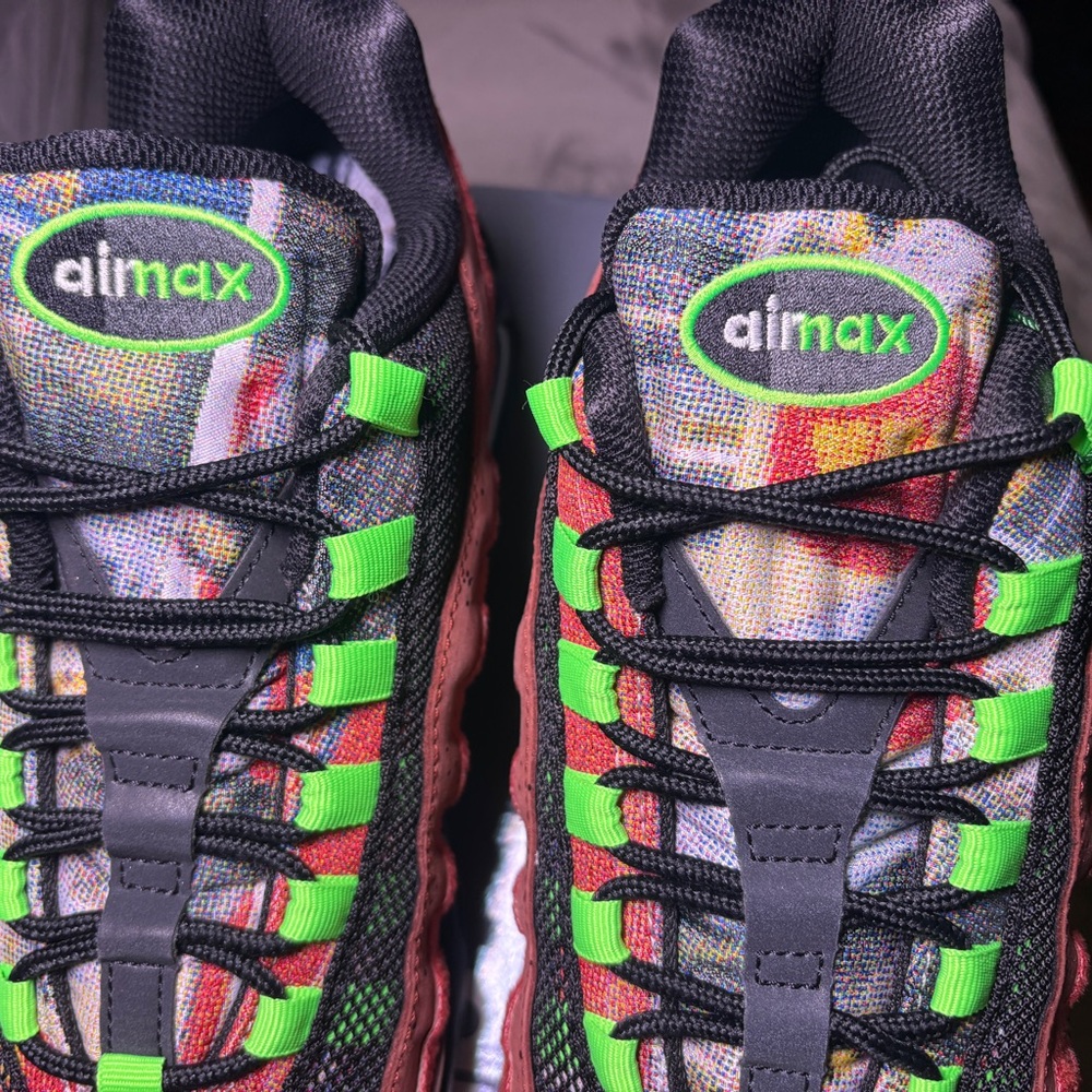 Nike Air Max 95 OG Bubble “Hong Kong” mens 10 - Picture 10 of 13